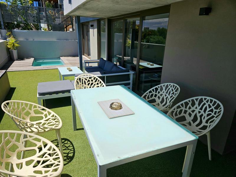 5 Bedroom Property for Sale in Green Point Western Cape